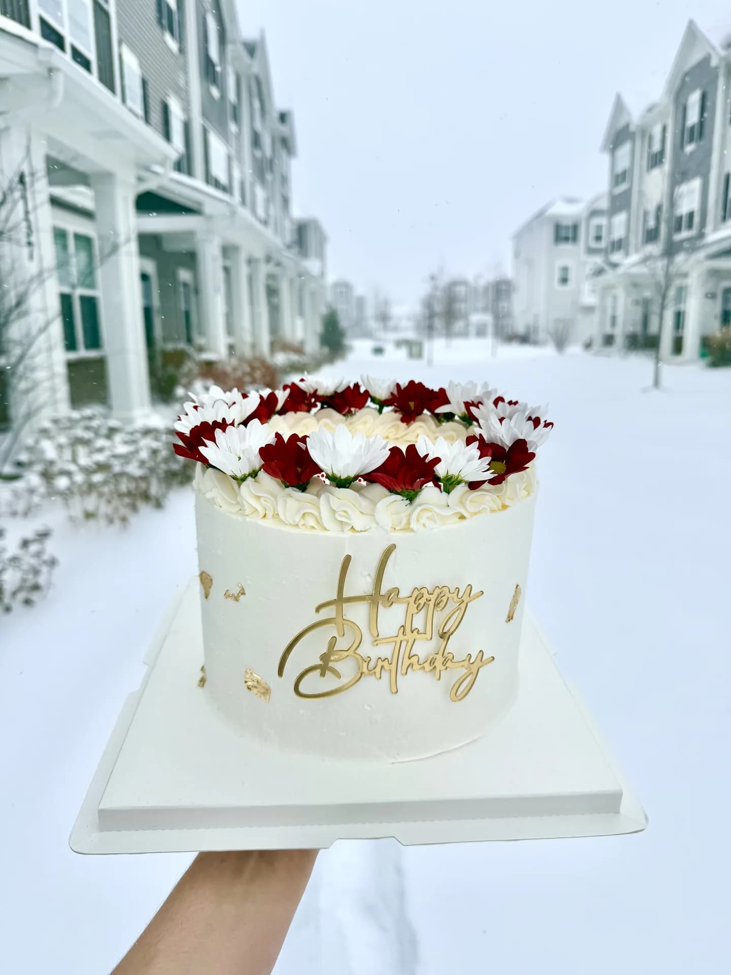 White Daisy Floral Gold